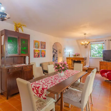 בית נופש Le Querce - Pit550 By Interhome